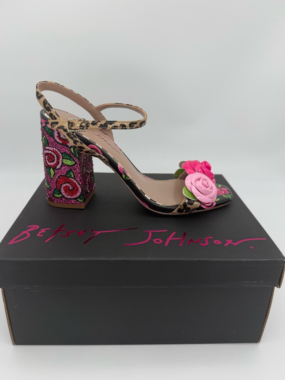 NIB Betsey Johnson Haddley Floral Rhinestone Block Heels Leopard Rose Sandals 9. - Picture 2 of 7